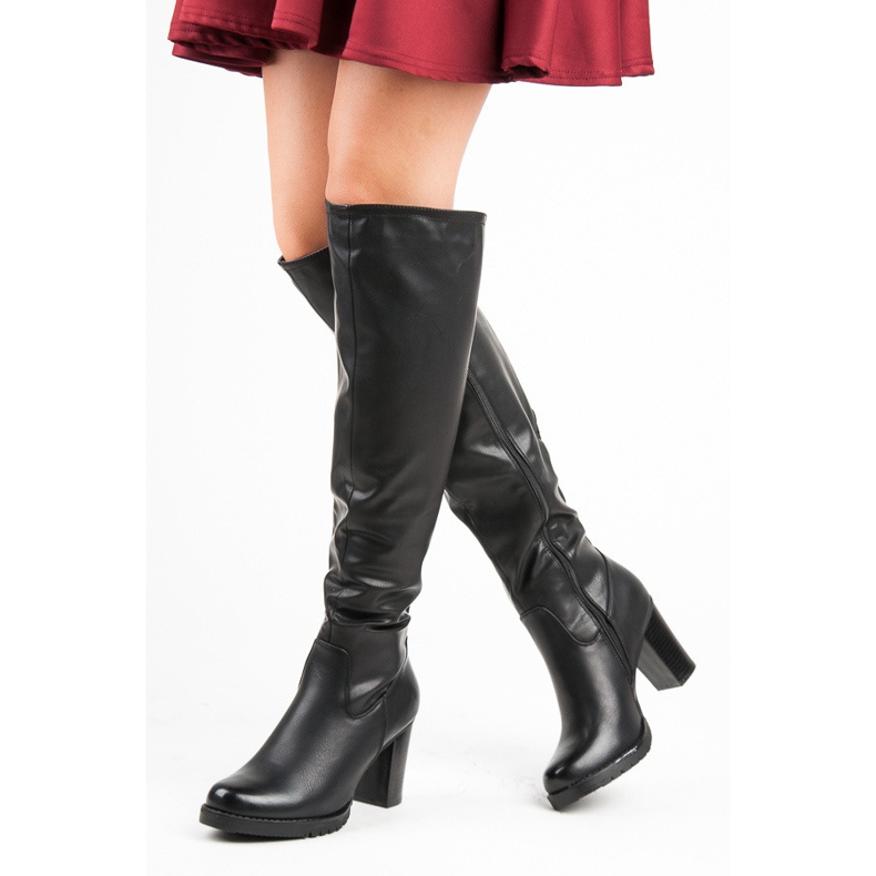 Vinceza Bottes noires sur le poteau le noir 1