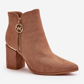 Bottes pour femmes à talons hauts avec bouts pointus en daim écologique marron chaud Raisha beige 4