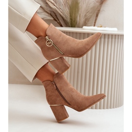 Bottes pour femmes à talons hauts avec bouts pointus en daim écologique marron chaud Raisha beige 6