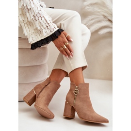 Bottes pour femmes à talons hauts avec bouts pointus en daim écologique marron chaud Raisha beige 7