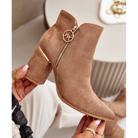 Bottes pour femmes à talons hauts avec bouts pointus en daim écologique marron chaud Raisha beige 8