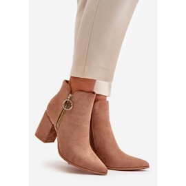 Bottes pour femmes à talons hauts avec bouts pointus en daim écologique marron chaud Raisha beige 1