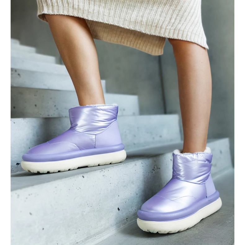 Bottes de neige chaudes violettes sur la plateforme Cores 2