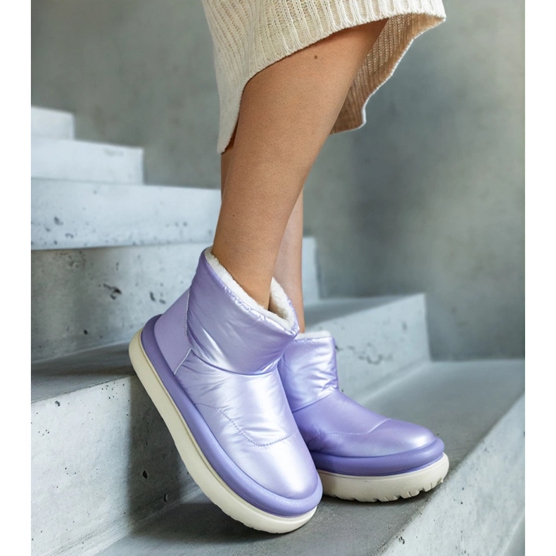 Bottes de neige chaudes violettes sur la plateforme Cores 1