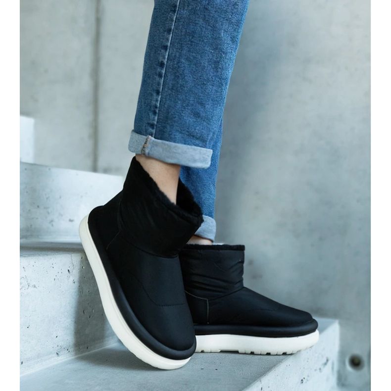 Bottes de neige chaudes noires sur la plateforme Cores le noir 2