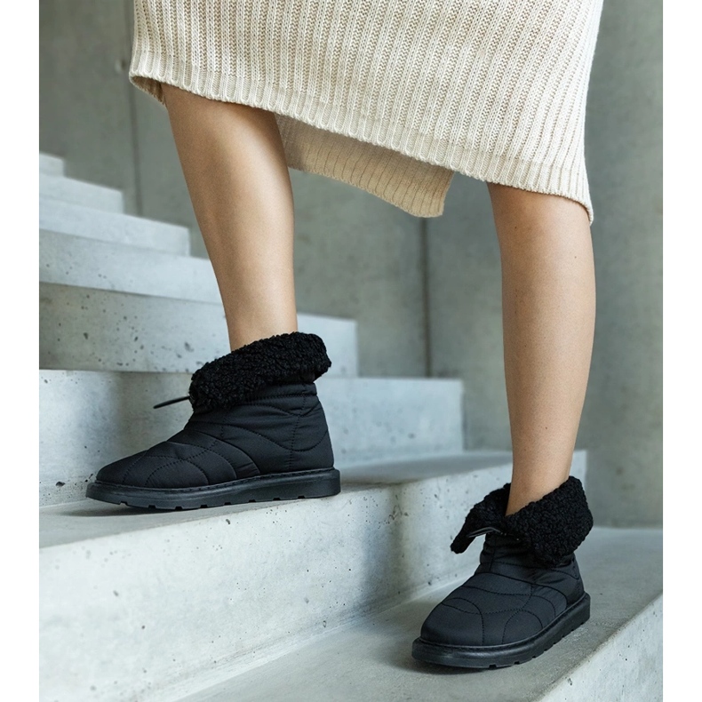 Bottes de neige isolées noires avec revers Caellita 1