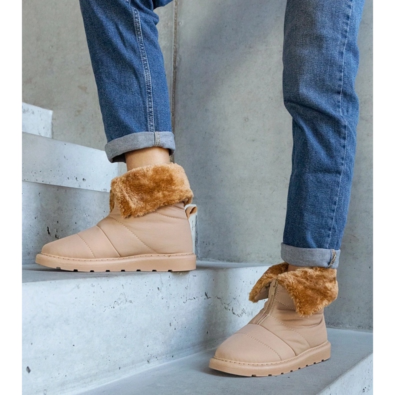 Bottes de neige isolées beiges avec un col d'Edidda 1