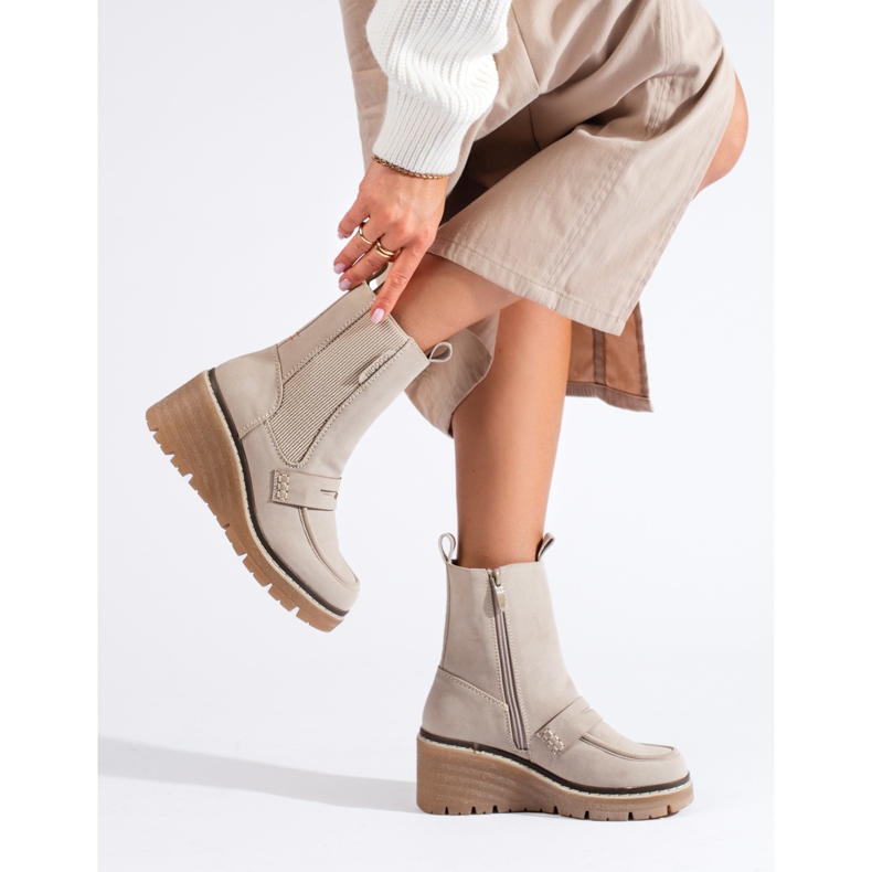 Goodin Bottines Chelsea en daim crème à talons compensés de Shelovet beige 1