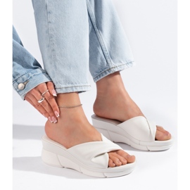 Sandales compensées femme blanches 1