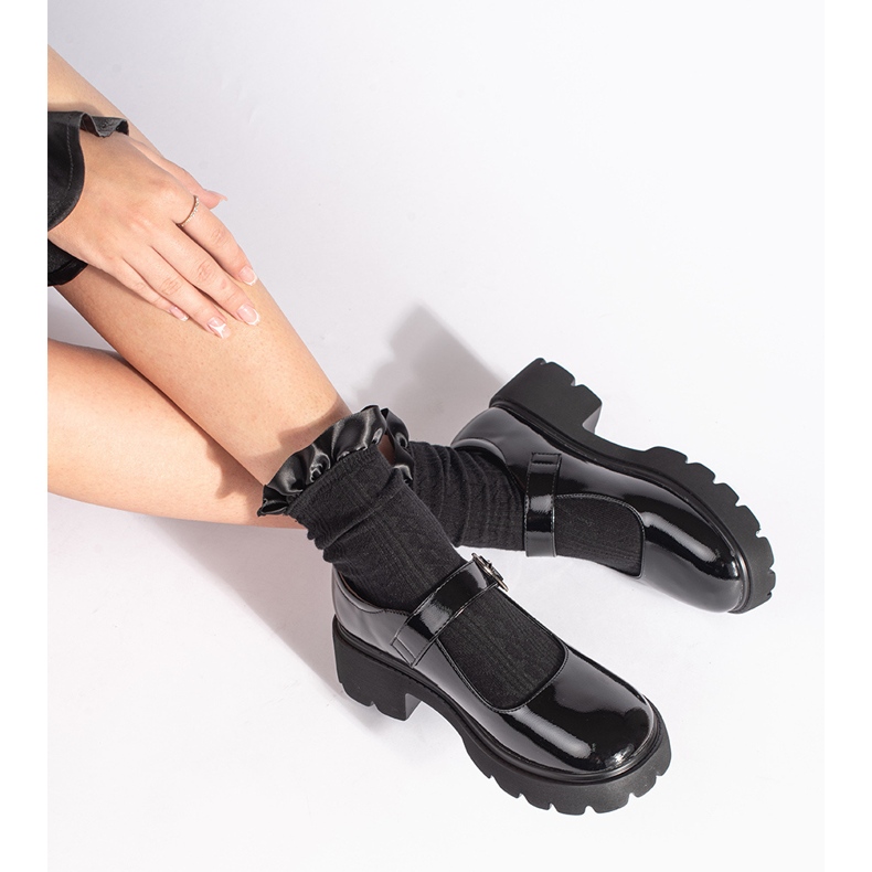 Mocassins noirs vernis à semelle épaisse 1