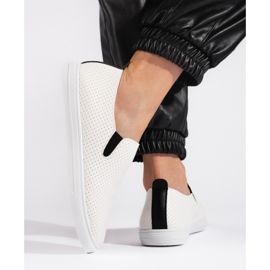 Baskets à enfiler ajourées blanches et noires 3