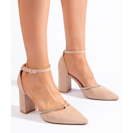 Escarpins à talons en daim beige 1