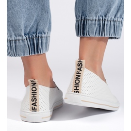 Baskets femme blanches ajourées beige 4