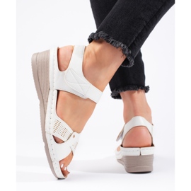 Sandales compensées velcro femme blanches 1