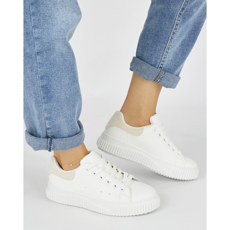 Baskets femme blanches avec élément beige 2