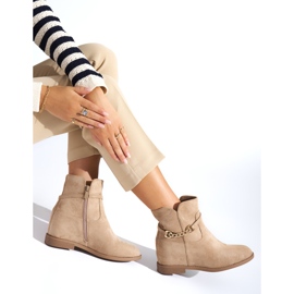 Bottes femme beiges avec une chaîne 3