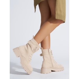 Bottines workwear femme en daim beige 3