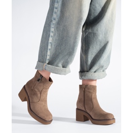 Bottines à talons en daim beige par Sergio Leone 2