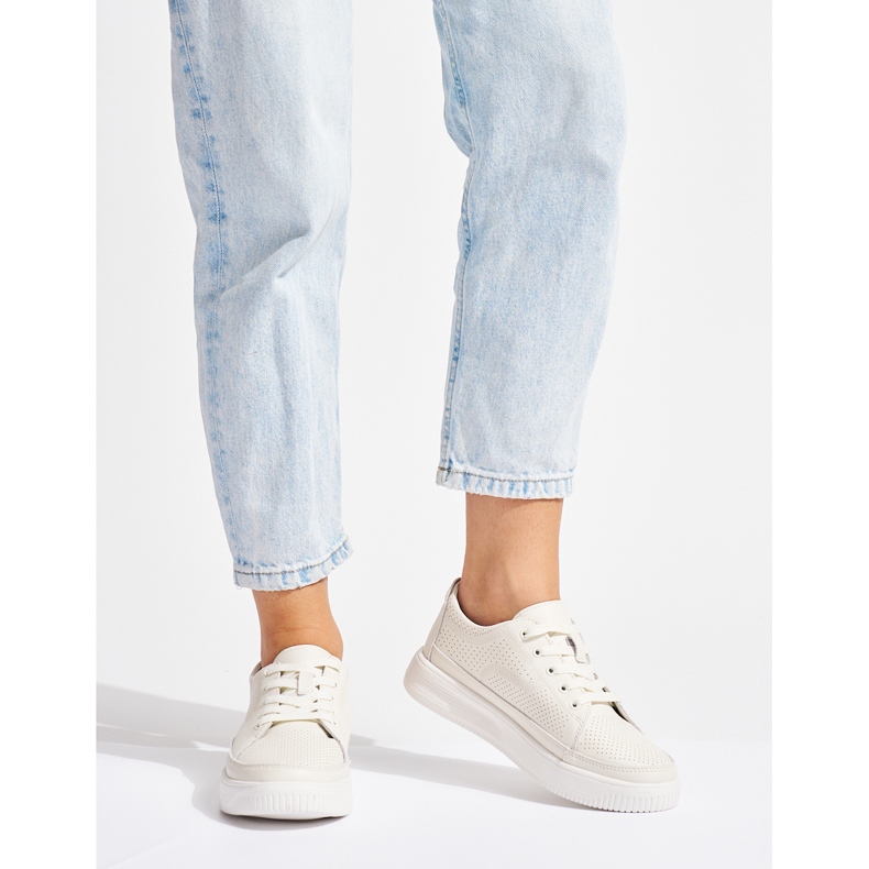 Baskets blanches ajourées en cuir par Sergio Leone 2