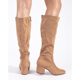 Bottines femme à talons en daim beige 4