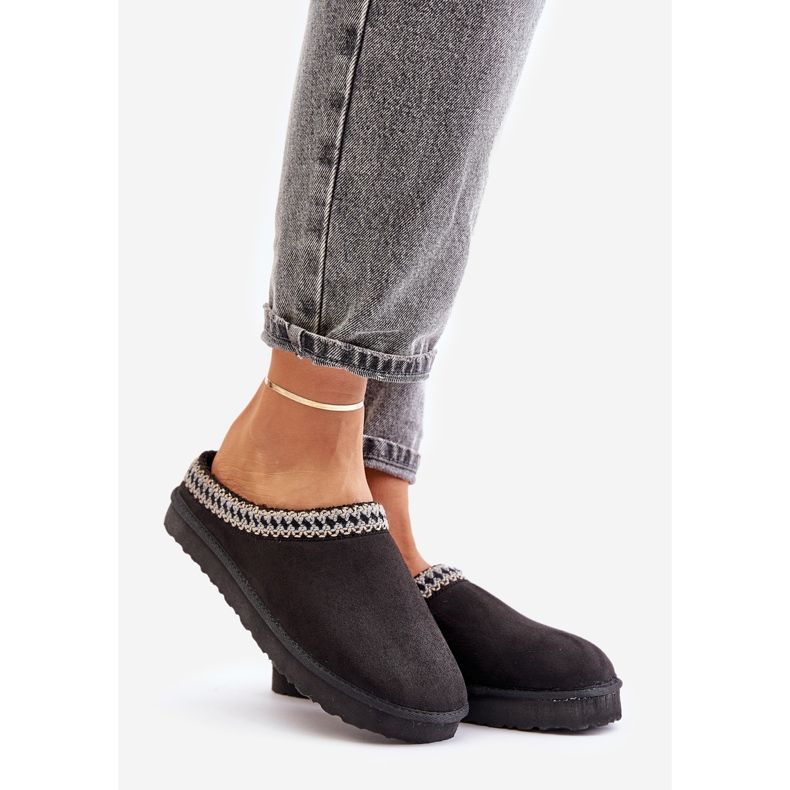 Chaussures de maison confortables Chaussons femme avec broderie Inblu FX000021 Noir le noir 1 Chaussures de maison confortables Chaussons femme avec broderie Inblu FX000021 Noir le noir 1