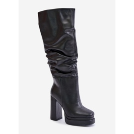 Bottes à enfiler isolées Beridra noires sur un talon haut et une plateforme avec fronces le noir 4