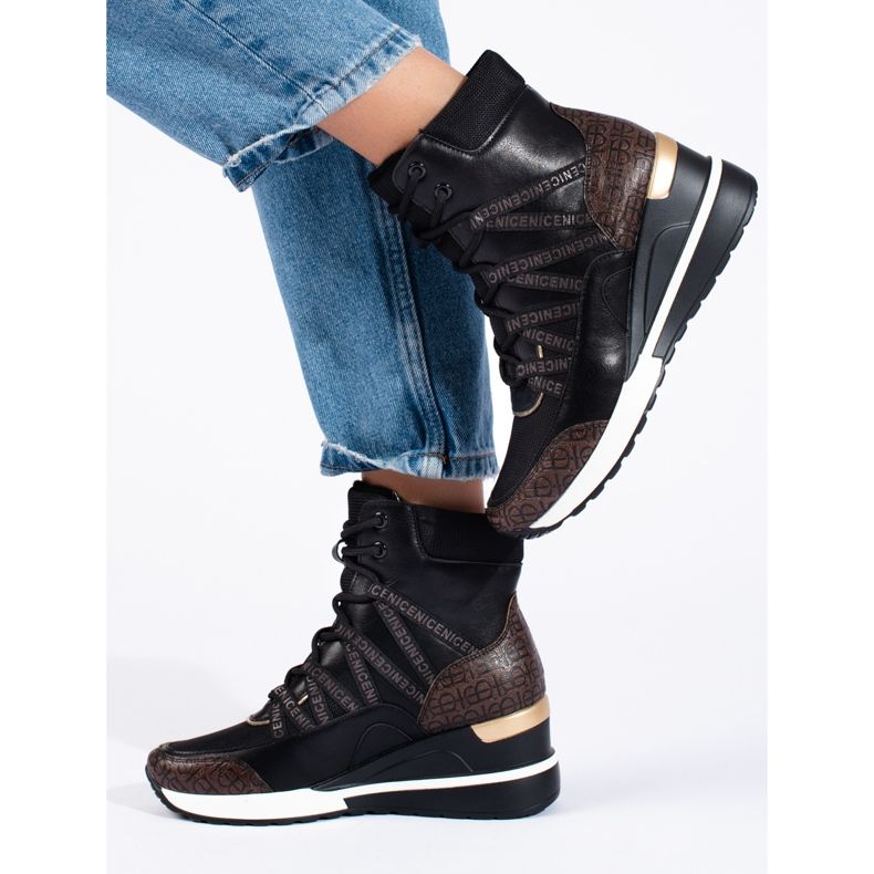 Bottes de sport pour femmes sur le coin Vinceza le noir 2 Bottes de sport pour femmes sur le coin Vinceza le noir 2