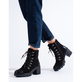 Baggies isolées pour femmes en daim écologique noir 1