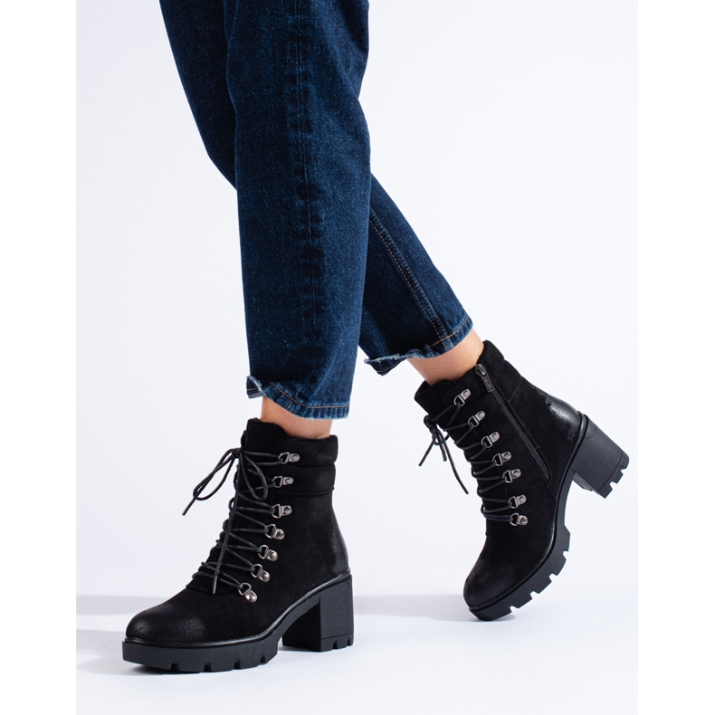 Baggies isolées pour femmes en daim écologique noir 1