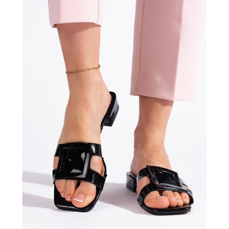 Tongs classiques noires élégantes pour femmes 1