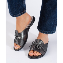 Tongs femme brillantes argentées 1