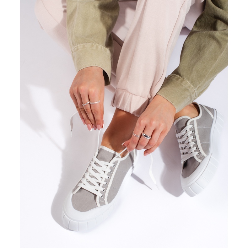 Baskets grises confortables pour femmes 1