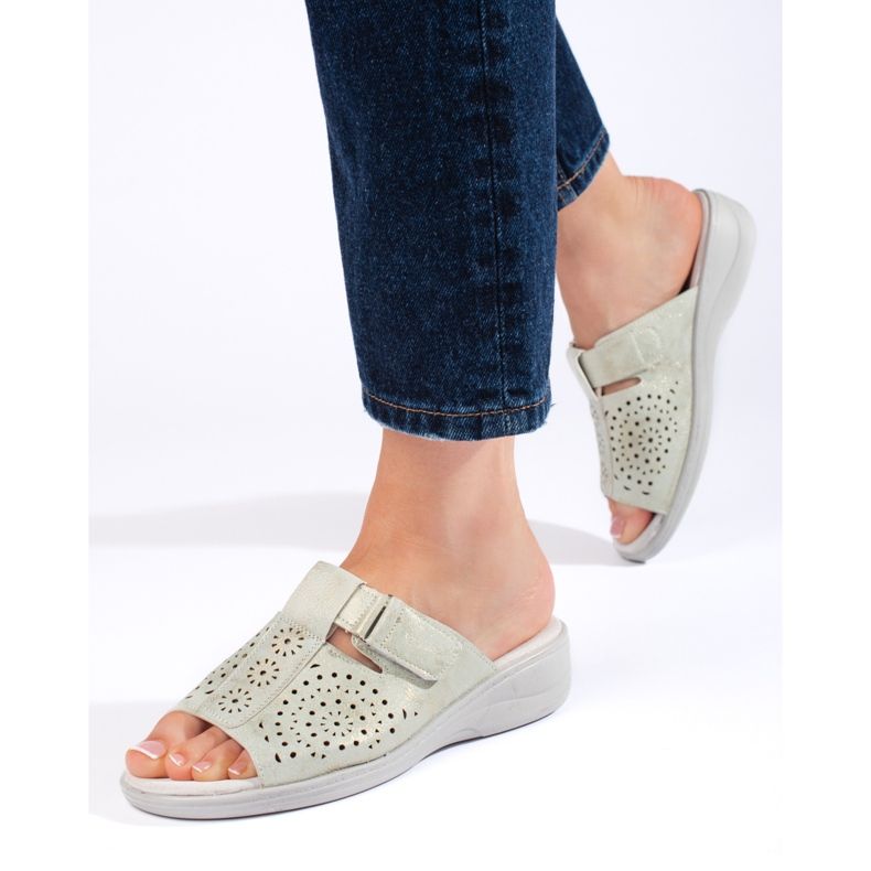 Tongs femme ajourées avec cale confortable gris 1