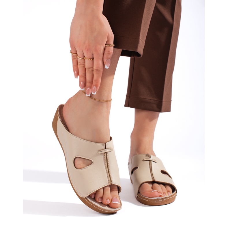 Sandales compensées beiges confortables pour femmes 1