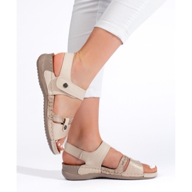 Sandales beiges pour femmes avec velcro 2 Sandales beiges pour femmes avec velcro 2
