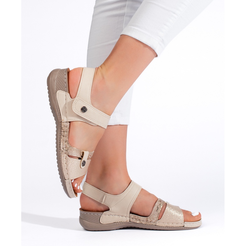 Sandales beiges pour femmes avec velcro 2 Sandales beiges pour femmes avec velcro 2