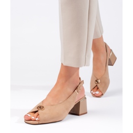 Élégantes sandales à talons en daim beige 1