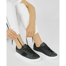 Baskets noires sur la plateforme le noir 2