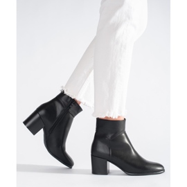Bottines noires sur le post Sergio Leone le noir 1