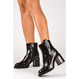 Bottines à talons hauts en cuir verni pour femmes, chaussures à talons hauts en cuir isolé le noir 1