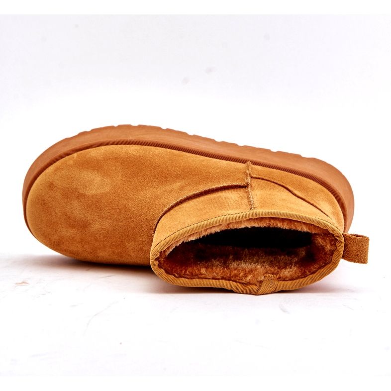 News Bottes de neige des femmes basses sur la plate-forme isolées avec une fourrure de chameau brun 1