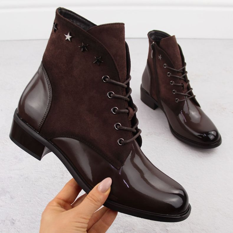 Bottines femme en cuir verni avec rivets marron Sabatina DM24-25P brun 1