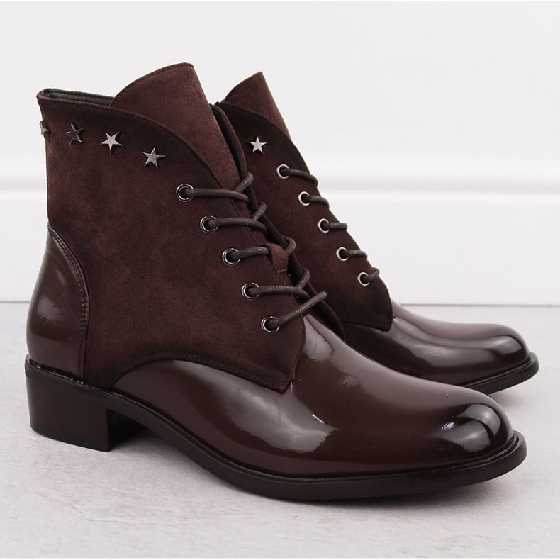 Bottines femme en cuir verni avec rivets marron Sabatina DM24-25P brun 2