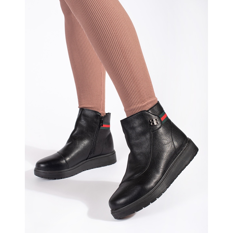 Bottines femme isolées confortables noires 2