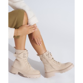 Bottines workwear femme en daim beige 2
