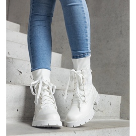 Boots chaussettes ajourées blanches par Portico 3