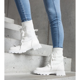 Boots chaussettes ajourées blanches par Portico 2