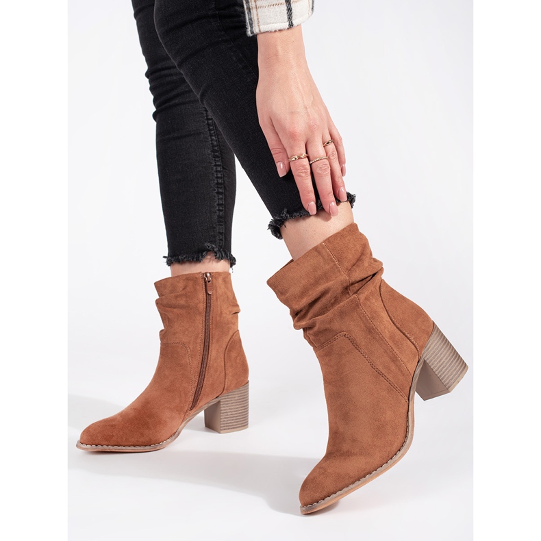 Bottines en daim marron avec tige à volants brun 1