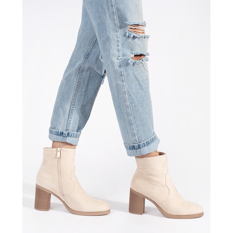 Bottines classiques femme en daim beige 2