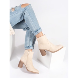 Bottines classiques femme en daim beige 4